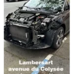 Voiture dont le pare choc et le capot ont été volés