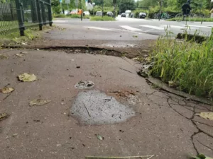 Trottoir mal entretenu à Lambersart